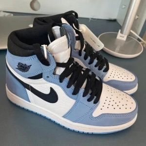 Air Jordan 1 Retro High OG ‘University Blue’ (used)